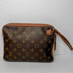 LOUIS VUITTON cosmetic pouch/wristlet/clutch